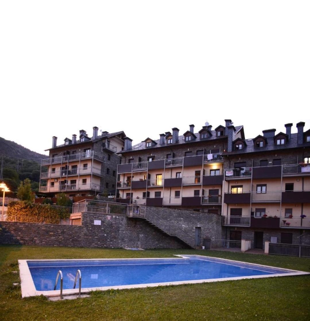 Apartaments Sort Pirineus Kültér fotó